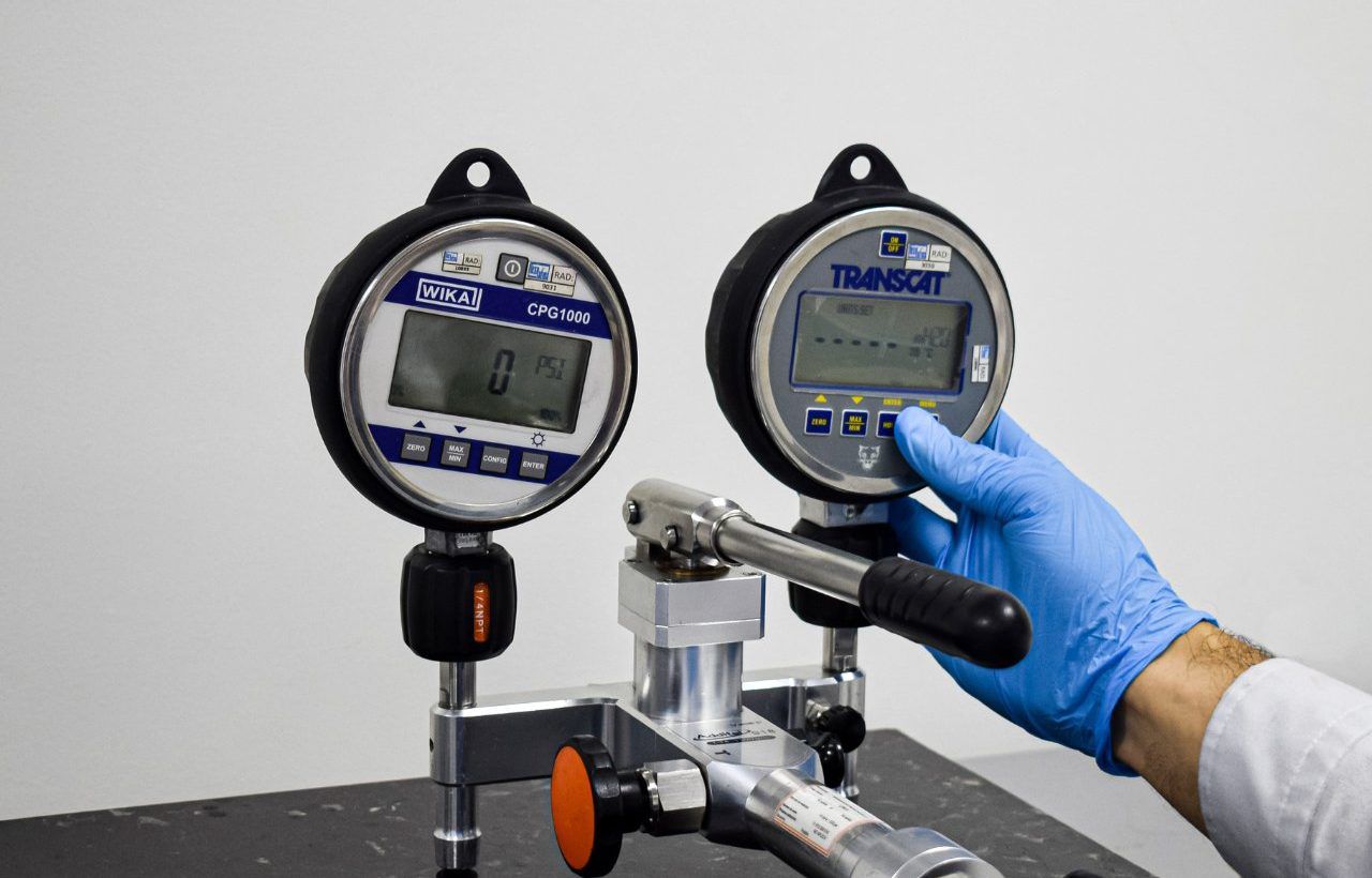 Pressure gauge calibration using digital pressure instruments